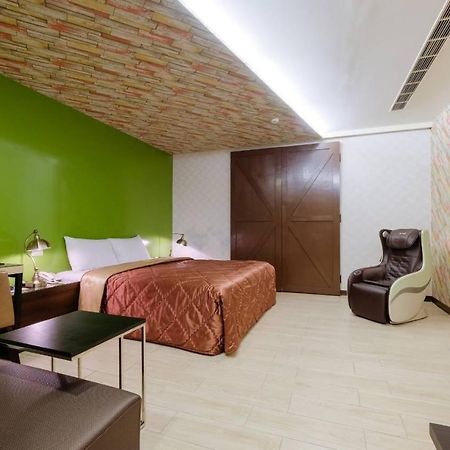 Foxdou Business Motel Tainan Luaran gambar