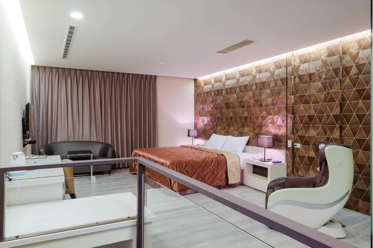 Foxdou Business Motel Tainan Luaran gambar