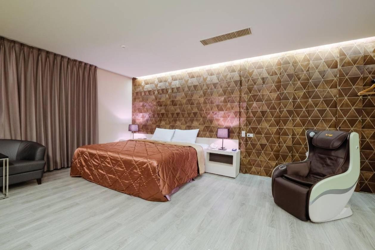 Foxdou Business Motel Tainan Luaran gambar